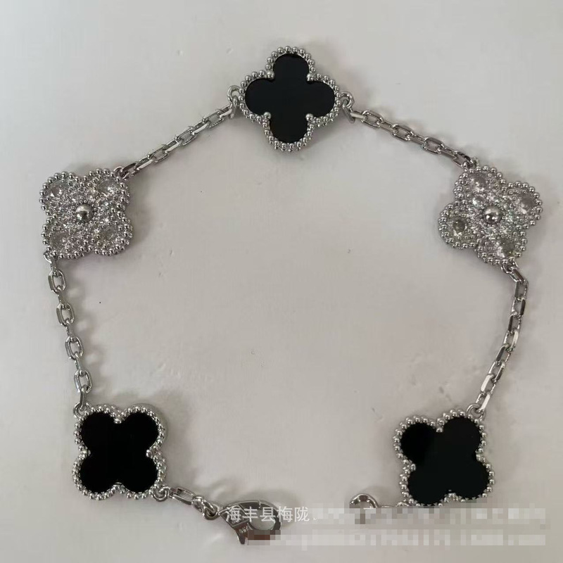High-End Version V-Gold Electroplated Four-Leaf Clover Natural Mother-Of-Pearl Five-Flower Bracelet for Women, Four-Leaf Clover Panda Bracelet, Fashionable Hand Accessory High-End Version V-Gold Electroplated Four-Leaf Clover Natural Mother-Of-Pearl Five-Flower Bracelet for Women, Four-Leaf Clover Panda Bracelet, Fashionable Hand Accessory