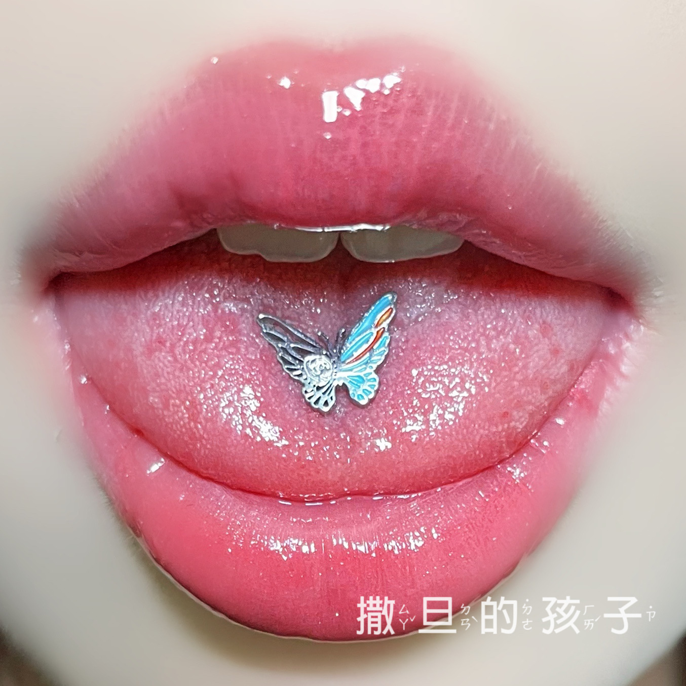 Silver pointed spike labret stud material detail
