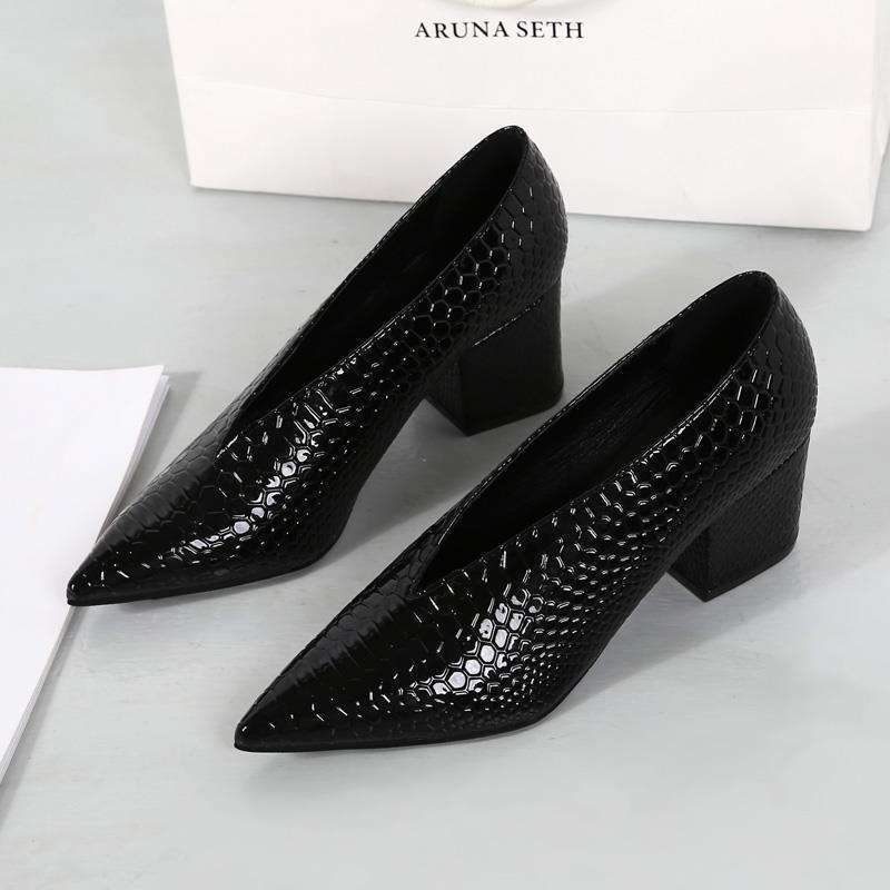 Retro Black Leather Soft Leather Shallow Mouth Pointed Toe Thick Heel Flats for Women 2025 New Spring & Fall High Heels Versatile High Heels