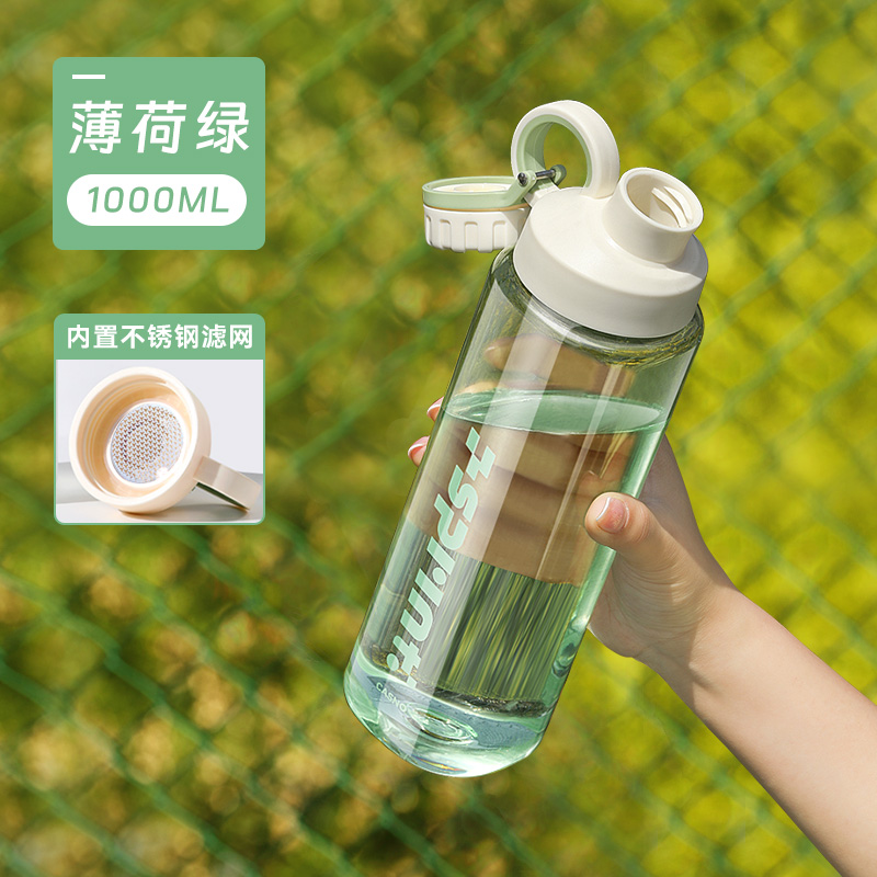 Taza de agua para hombres de gran capacidad de verano resistente a caídas resistente a altas temperaturas para mujeres con tabique de té de plástico portátil 2025 nueva taza deportiva