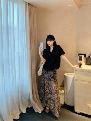 黑色V领正肩短袖T恤女夏季复古气质辣妹休闲百搭通勤宽松显瘦上衣