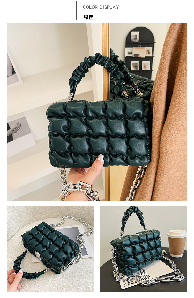 2021 New Fashion Chain Portable Small Square Bag Western Style One-shoulder Diagonal Diamond Small Square Bag display picture 4
