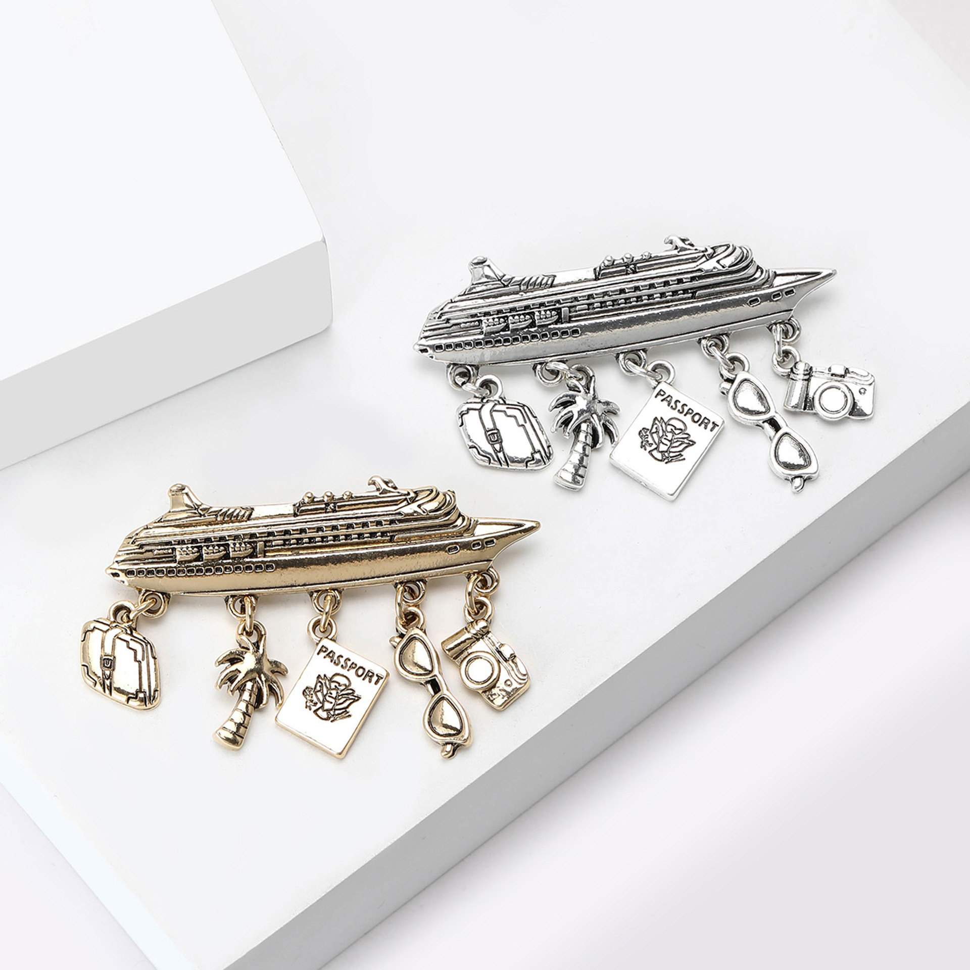 New Unique Retro Boat Pendant Brooch, Personalized Anti-Exposure European and American Style Literary and Creative Accessible Luxury Corsage Brooch