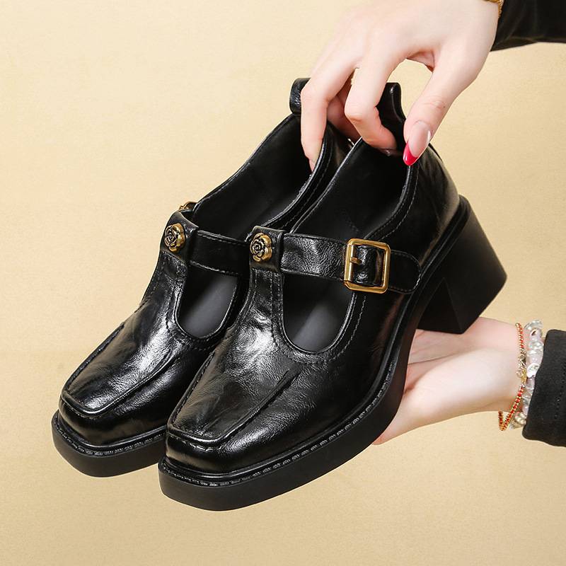 复古山茶花方头粗跟玛丽珍鞋女2026春夏新款英伦丁字扣厚底小皮鞋