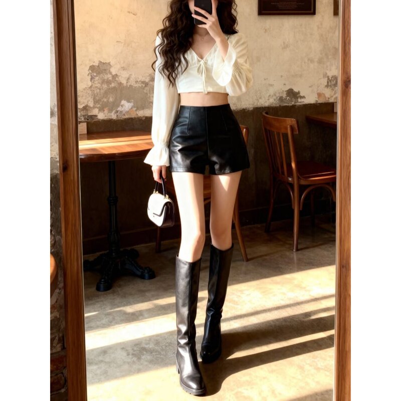 Plus-Size Black Pu Leather Hip-Hugging Shorts for Women, Spring and Autumn, for Slightly Plump Figures, Sexy Casual Shorts, High-Waisted A-Line Hip-Hugging Boot Shorts Plus-Size Black Pu Leather Hip-Hugging Shorts for Women, Spring and Autumn, for Slightly Plump Figures, Sexy Casual Shorts, High-Waisted A-Line Hip-Hugging Boot Shorts