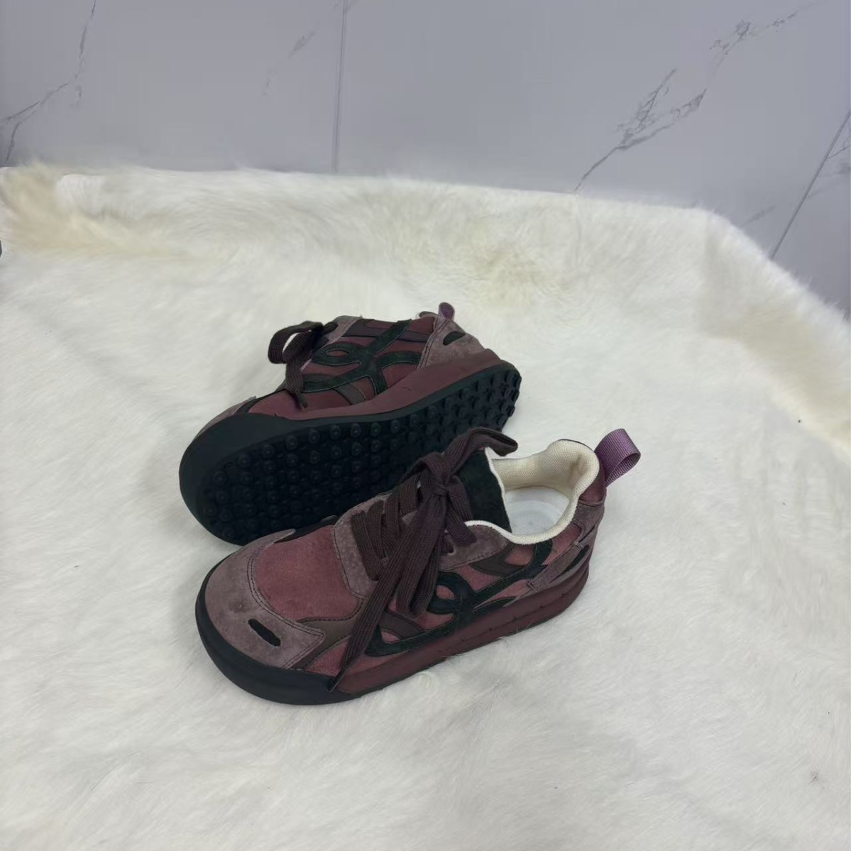 百搭平地运动休闲鞋女款2025夏新款透气薄款小白鞋配裙子厚底女鞋