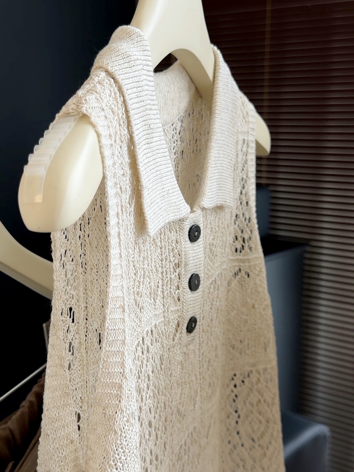 Women's Slim Fit Knitted Vest Apricot Polo Collar Hollow out Sleeveless Top High End Fashionable Versatile New Summer Style_ecoleips.com
