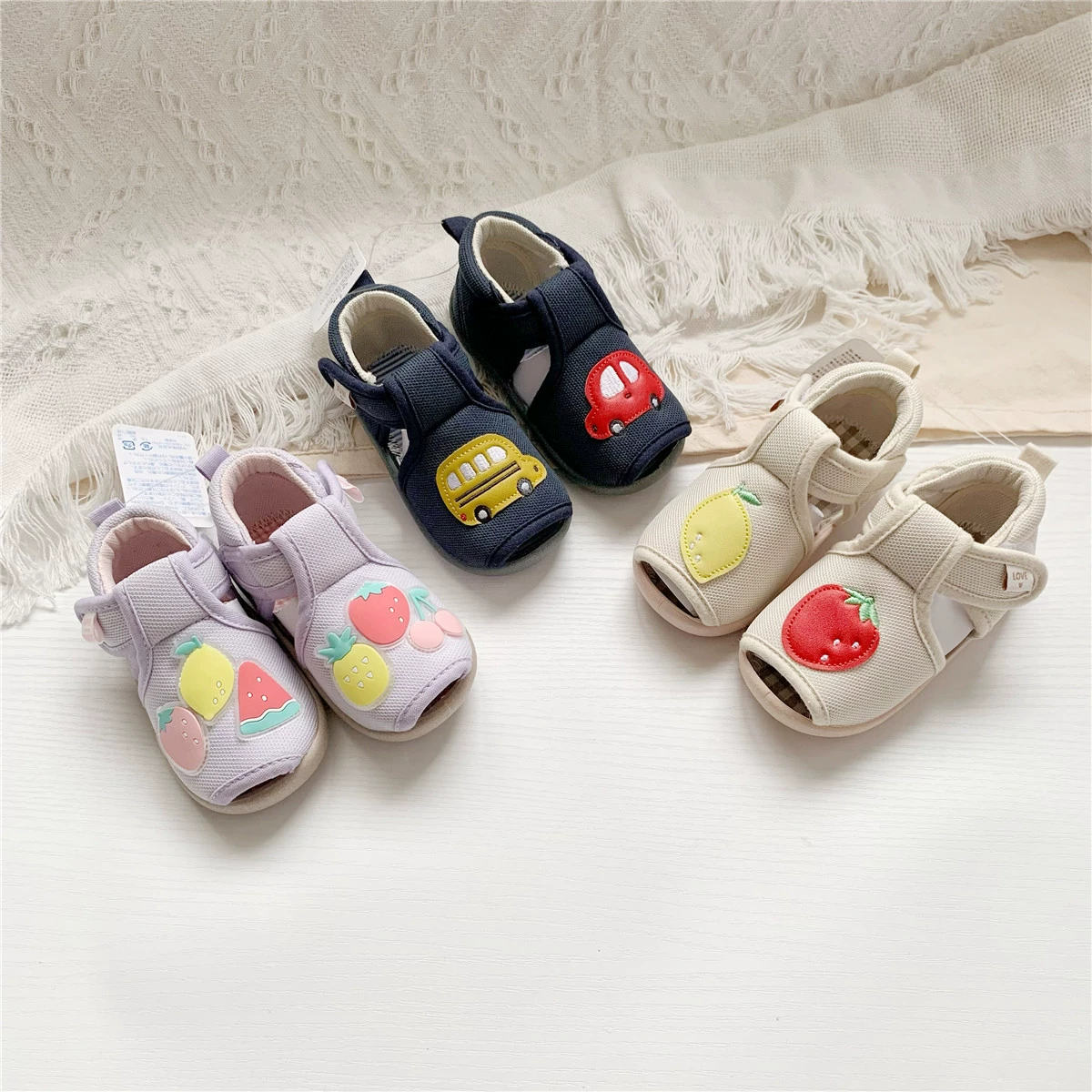 Однодневные новые детские сандалии