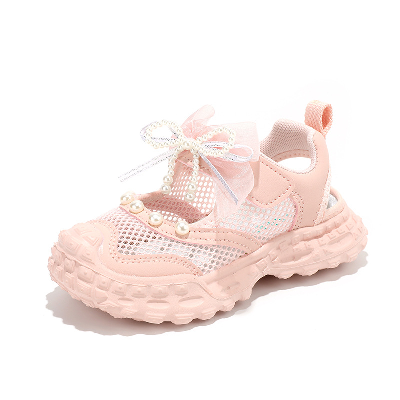 Sandalias deportivas de malla hueca para niñas, novedad de verano 2026, zapatillas versátiles para niños con lazo de perlas y malla.