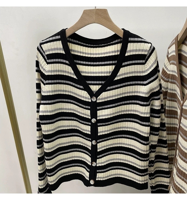 K Soft And Thin Short-sleeved V-neck Striped Sweater For Women; Can Be Worn As A Cardigan Or As A Base Layer_voghion.com