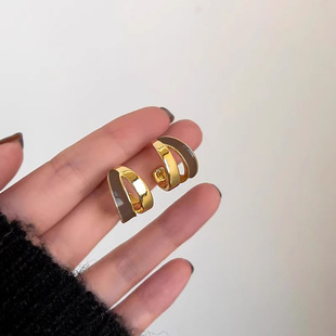 925�y�C�Ͷ��hС���L2024�¿С���OӋ�߼��ж��Ů����䵭�L