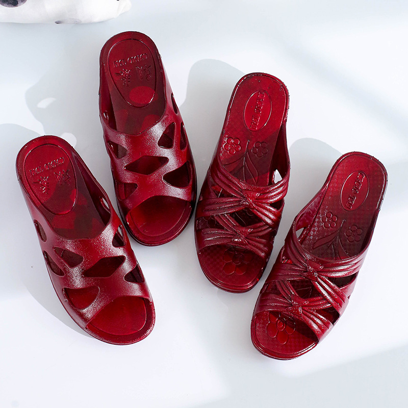 Autumn and summer elderly comfortable women's sandals and slippers home indoor and outdoor mother shoes fashion outdoor PVC one-word slippers