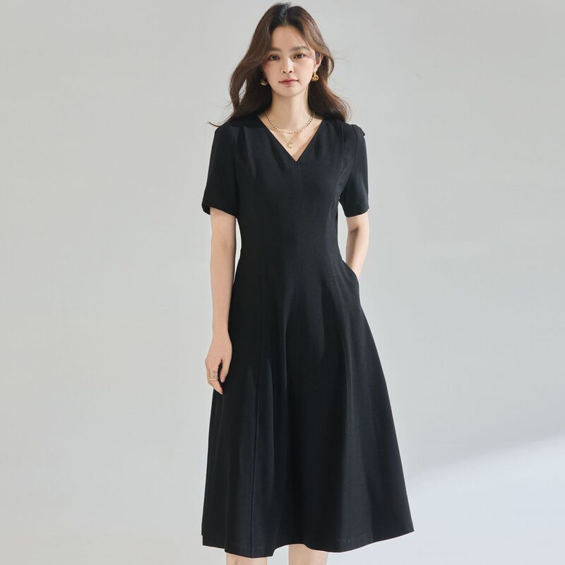 26 Spring/Summer New French Style Elegant Black Hepburn Dress, Chic Waist-Cinching V-Neck A-Line Flared Dress 22858 26 Spring/Summer New French Style Elegant Black Hepburn Dress, Chic Waist-Cinching V-Neck A-Line Flared Dress 22858