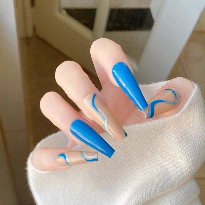 Ventas en caliente tienda física venta en caliente manicure personalizada desmontable parche de uñas falsas características de embalaje de manicure personalizado parche image 3