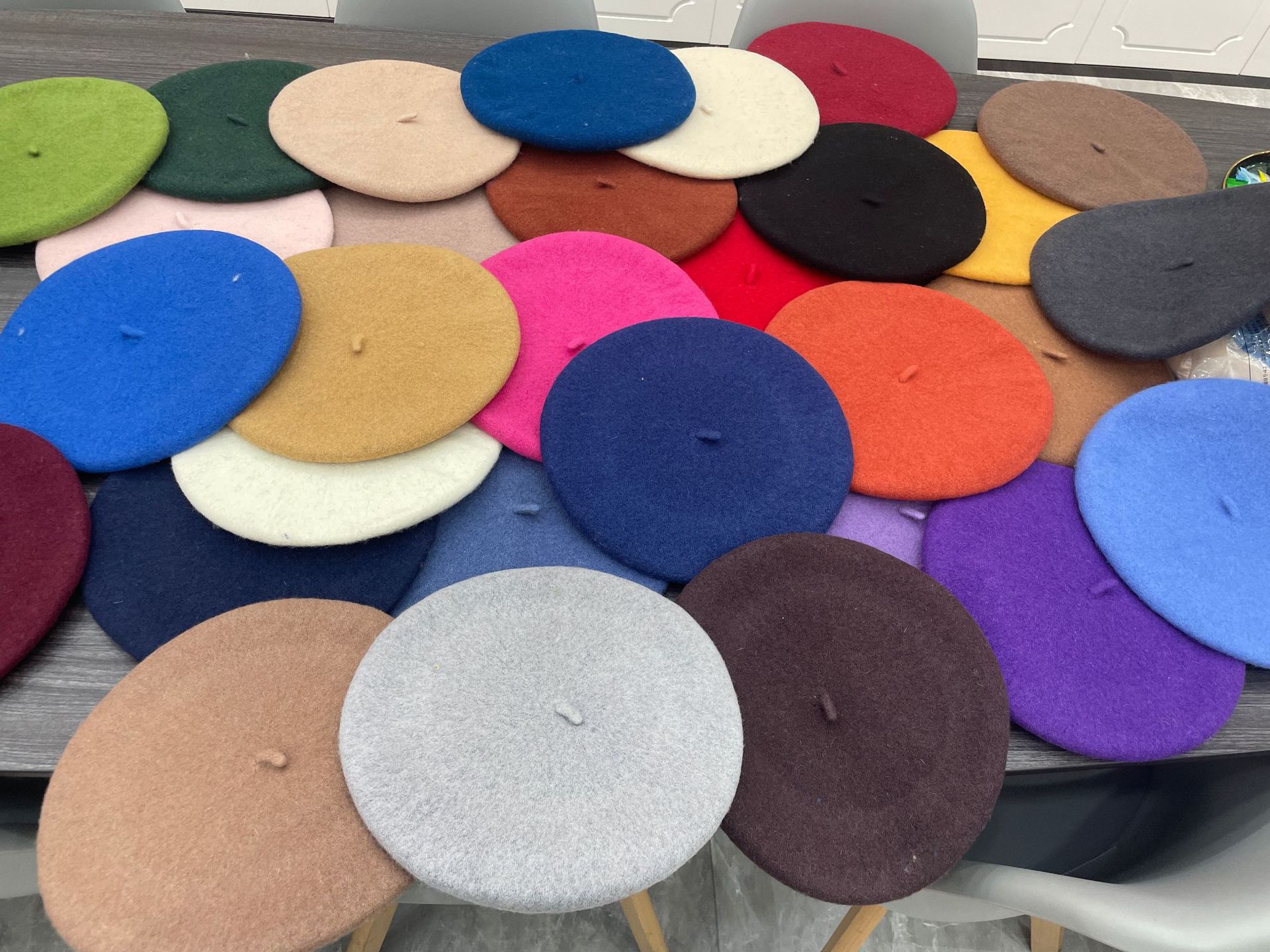 毛呢贝雷帽子女秋冬韩版气质简约日系复古糖果色时尚百搭画家帽潮 卡通 自然 韩版韩式 田园风 日韩 小香风 可爱 公主 JK风 甜美 小清新 森系 学院风 仙女风 圣诞风 淑女 童趣 奶油甜妹风 度假风 遮阳 透气 防摔 保暖 防虫 防风 防水 防晒 防护 耐高温 秋冬保暖羊毛蓓蕾帽英伦复古画家帽潮 日系文艺复古糖果色毛呢贝雷帽女 ins网红纯色时尚百搭羊毛呢南瓜贝雷帽女 贝雷帽子女 画家帽子女 南瓜帽子女 