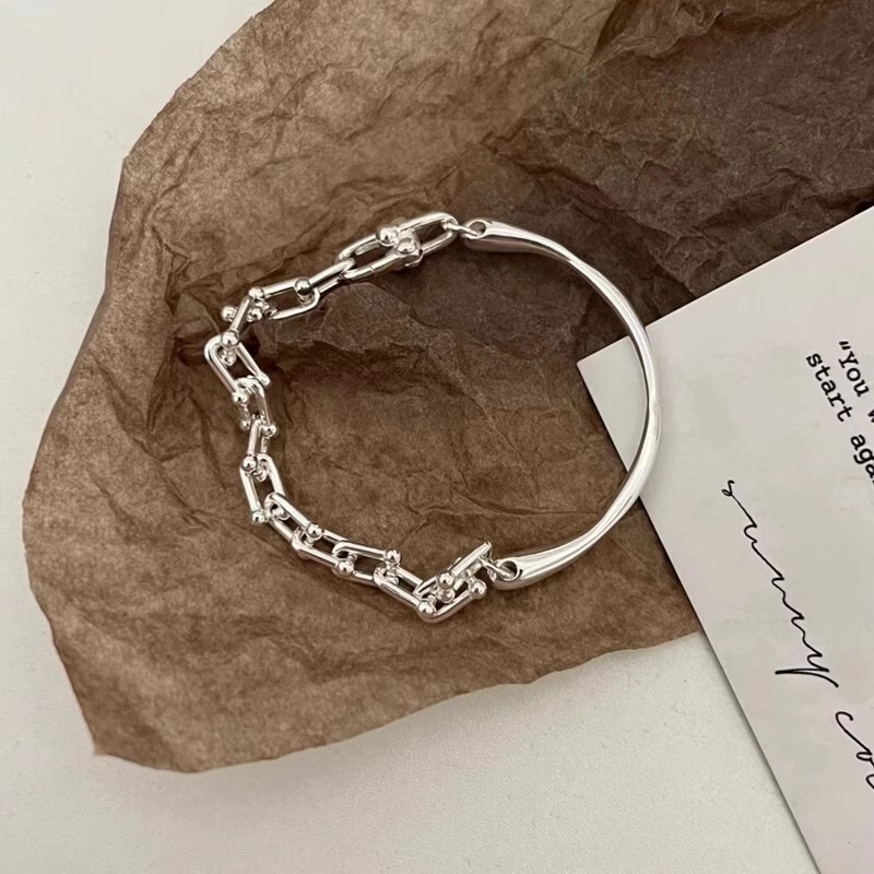 Extremely Simple Style S925 Sterling Silver Horseshoe Stitching Heavy Industry Bracelet Niche High-end Light Luxury Personalized All-match New Bracelet Extremely Simple Style S925 Sterling Silver Horseshoe Stitching Heavy Industry Bracelet Niche High-end Light Luxury Personalized All-match New Bracelet