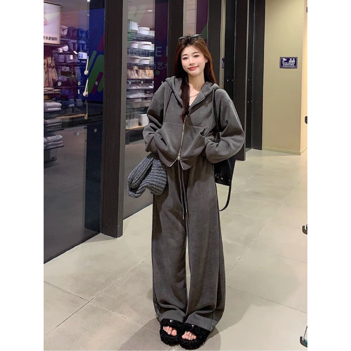 짙은 회색
