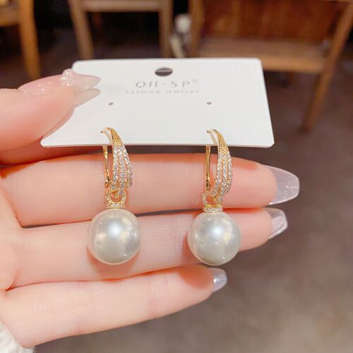 Korean Ultra-Brilliant Pearl Clip-on Earrings,  New Trendy Niche Design Fashion Style Earrings for Women