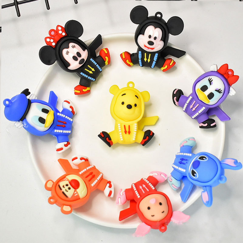 Микки Маус, Дональд Дак и Минни отправляются случайным образом.