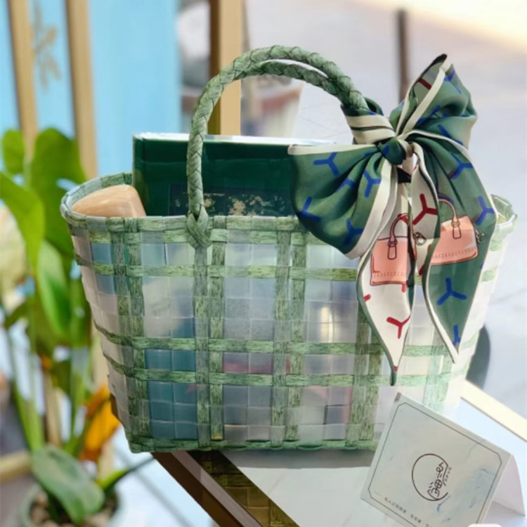 756g Weight Open Closure Type Double Handle Strap Type Handbag Bags Type Holiday, Travel Occasion PVC Material Plaid Pattern All Seasons Season Women's Gender Cute, Vacation Style Square Shape Large Size Women's Cute Vacation Plaid PVC Shopping Bags 7