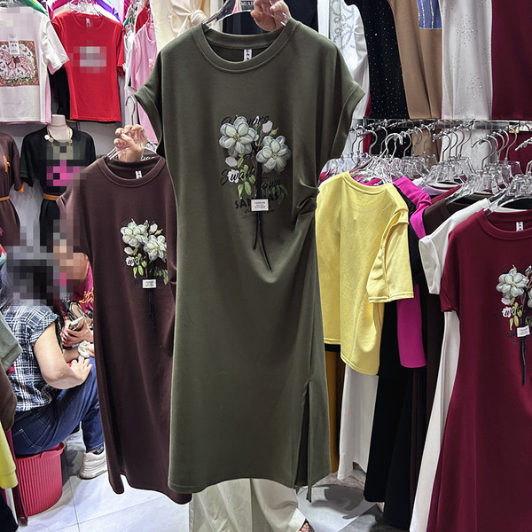 Design three dimensional fashionable white dress with a round collar