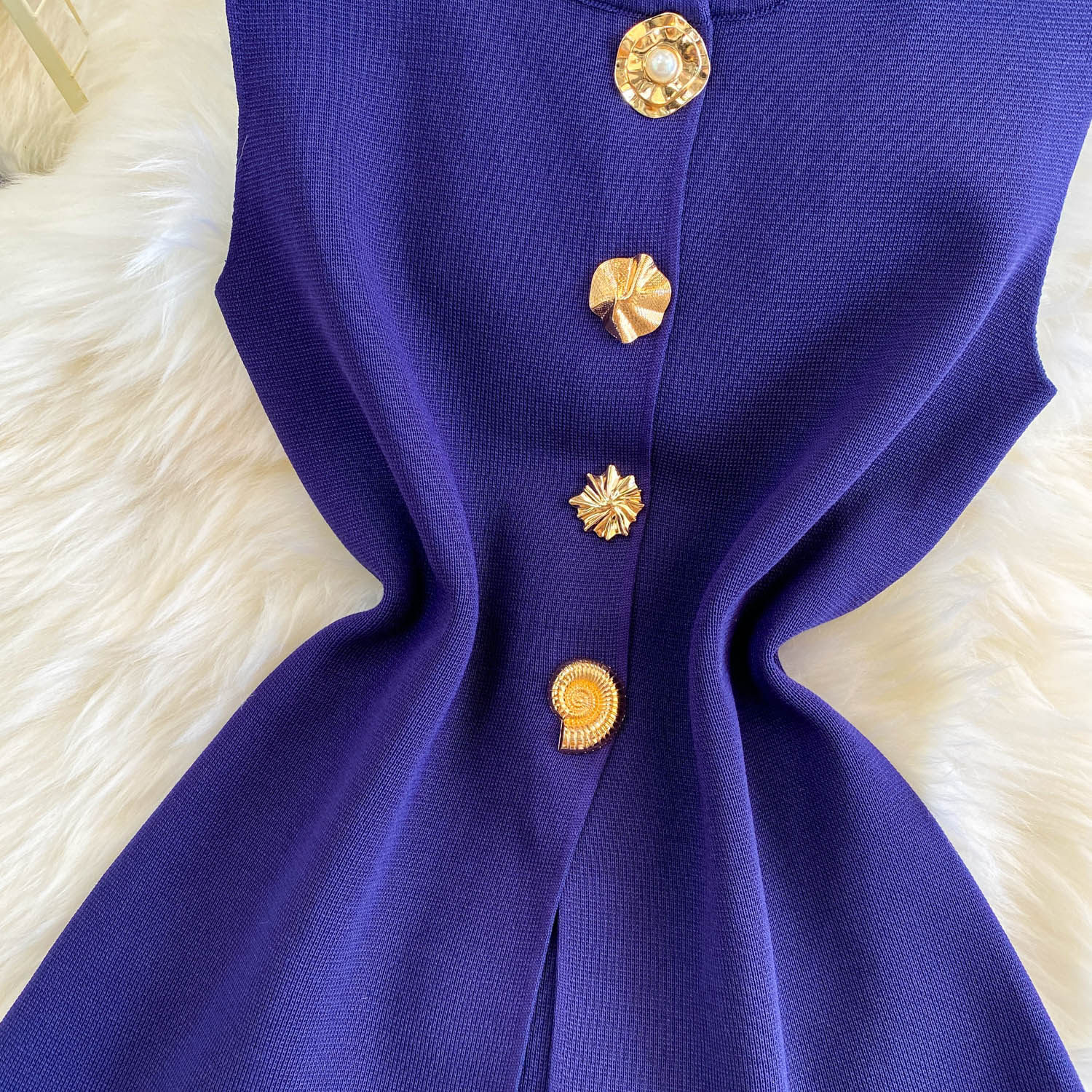 Women's Slim Fit Sleeveless Vest round Neck High End Sophisticated Look Fashionable Metal Buckles Versatile Summer Style_ecoleips.com