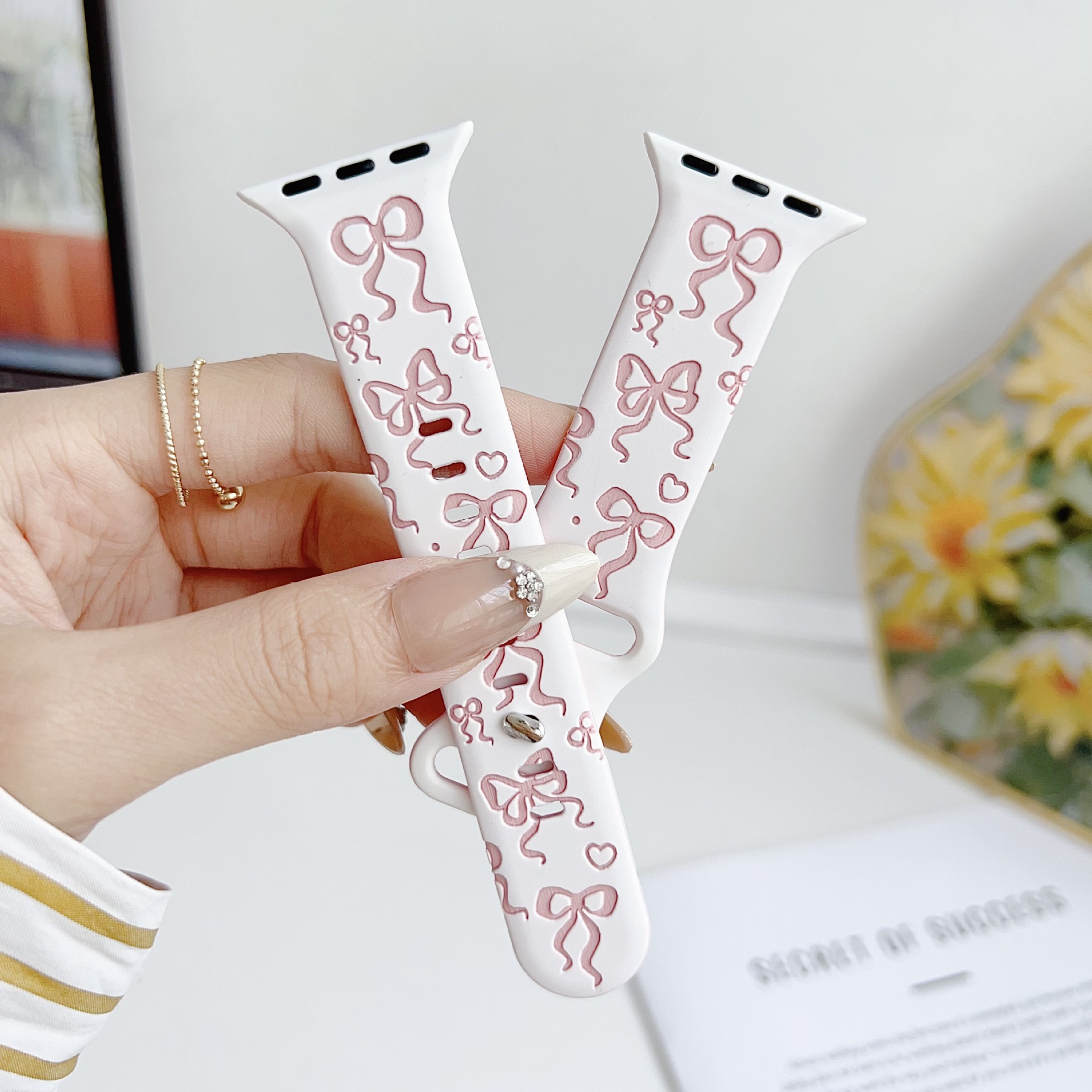 Cross-Border Applicable Apple Watch Apple Watch Bow Two-Color Engraved Silicone Strap Iwatchs10