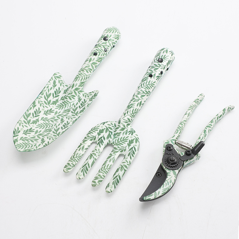 Herramientas al aire libre textura de impresión de flores pequeñas herramientas de jardín conjunto de tres piezas de impresión pala jardín flores y plantas herramientas de jardinería