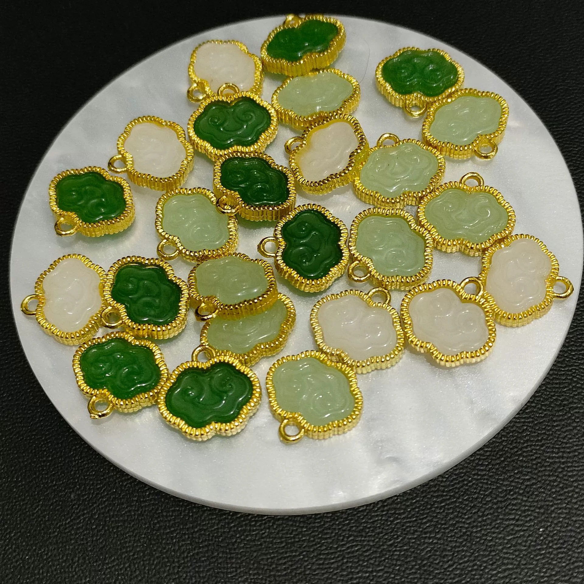 Аксессуар, аксессуары, подвеска с кисточками, футболка