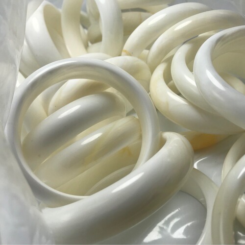 Handcrafted, Hand-Polished Natural White Shell Bracelet with Jade-Inspired Design – Women's Hainan A-Grade Jade Bangle, Factory Wholesale