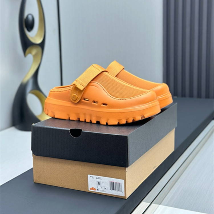 2025 Spring Baotou Slippers Breathable Outdoor Beach Shoes Retro Low-top Casual Sandals Set-foot Dual-purpose Hole Shoes