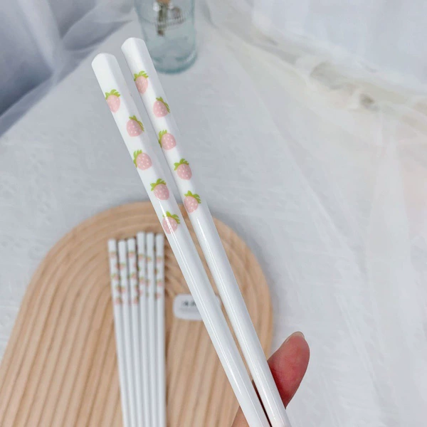 2 pairs of polka dot strawberry chopsticks##￥￥☆
