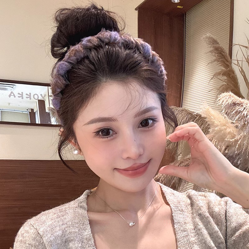 Otoño y invierno de lana de color para mujeres cráneo alto con dientes antideslizante bandeja de cabeza de alta sensación de lavado de la cara de presión de cabello tarjeta de cabello toque