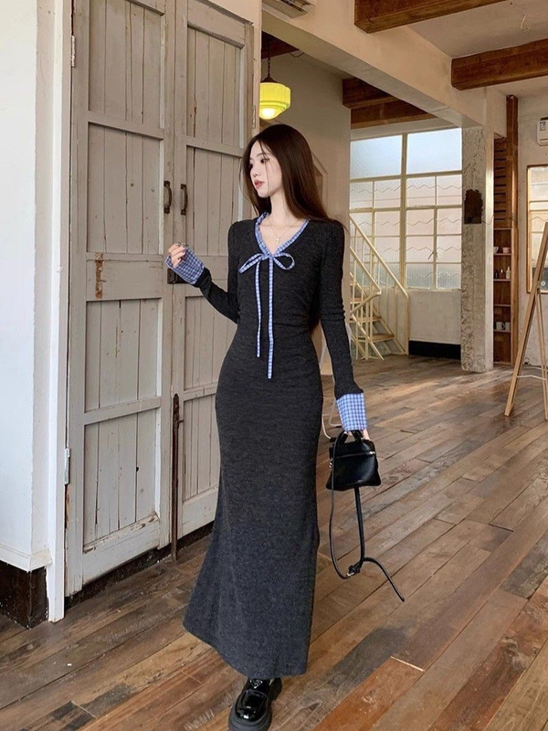 法式气质灰色v领针织连衣裙子女早秋季2025新款长袖收腰包臀长裙|undefined