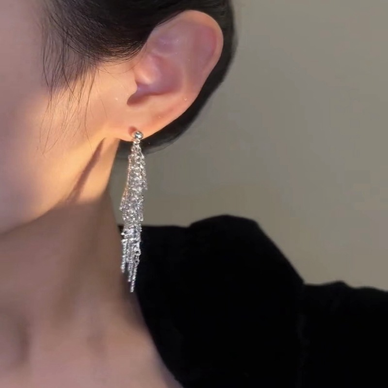 Title 3, Orecchini con nappine da donna