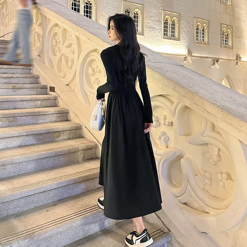 Women's Long Sleeve Hollowed Black Dress for Autumn/Winter, Design-Savvy, Niche, Waist Cinching, Slimming, Elegant, Inner Wear Long Dress