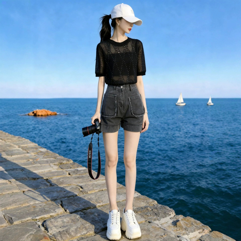 Korean Style Outfit Set, Lightweight Knitwear, Sexy and Mysterious Short-Sleeved Women's Gray Denim Shorts, a Complete Set of Trendy Women's Clothing