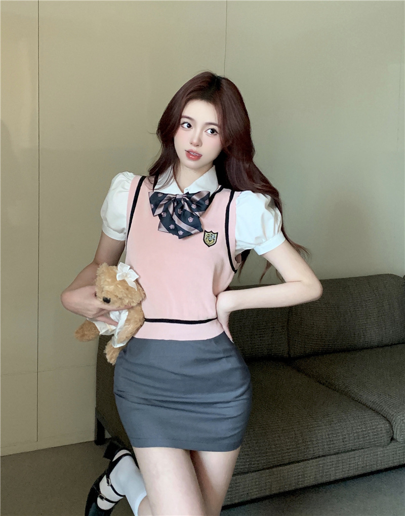 Korean Pink Vest Spring and summer new pattern Thin section College wind V-neck vest have cash less than that is registered in the accounts knitting Vest jacket