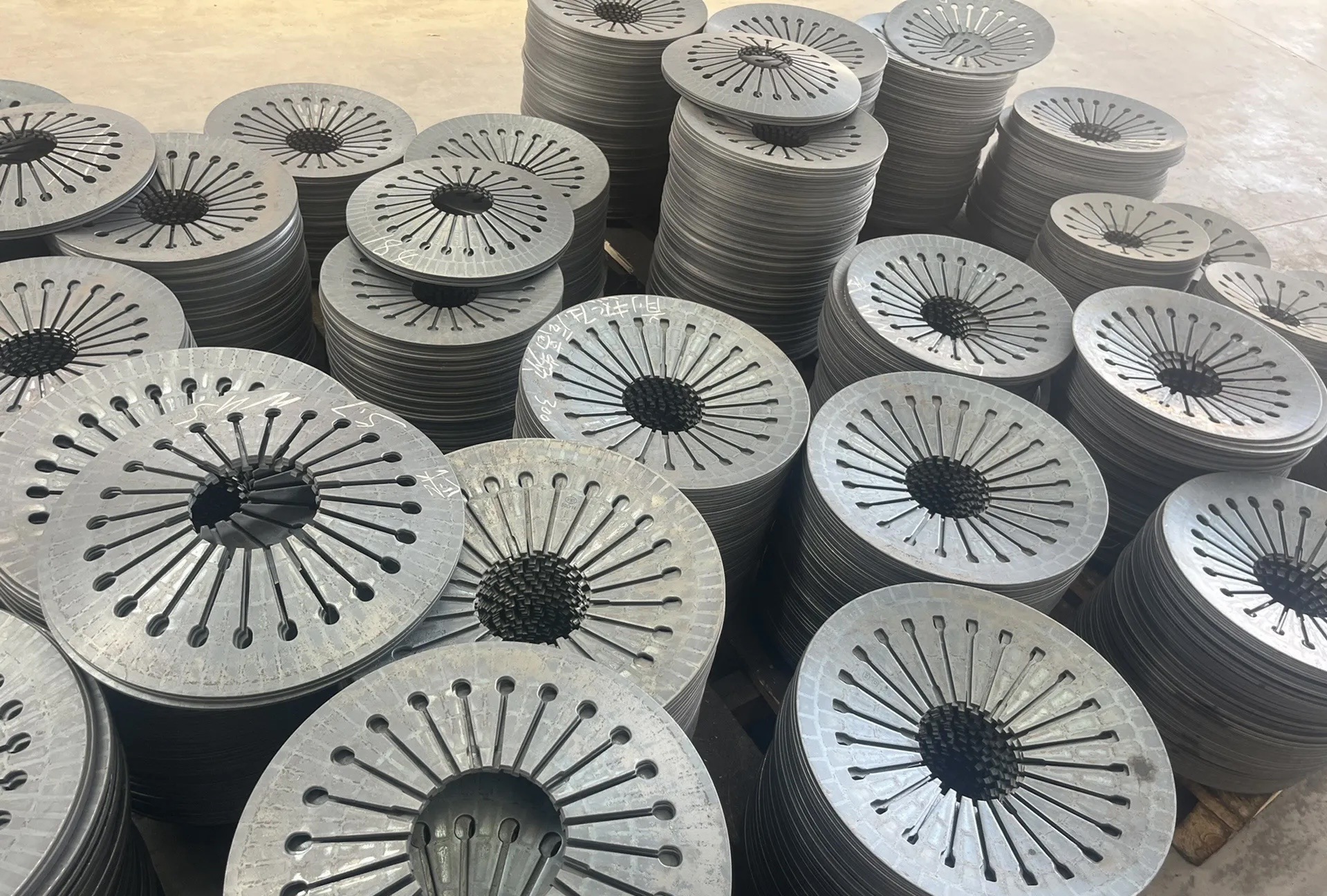 WG9921160200 Heavy-duty truck 430L2 clutch pressure plate, compatible with Shandeka, Howo T7H, Weichai, and Jiefang J6P