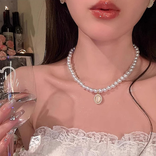 2025 Trendy Mid-Luxury Pearl Necklace for Women - Unique Design, High-End Charm, Clavicle Chain, Fashionable and Versatile Accessory