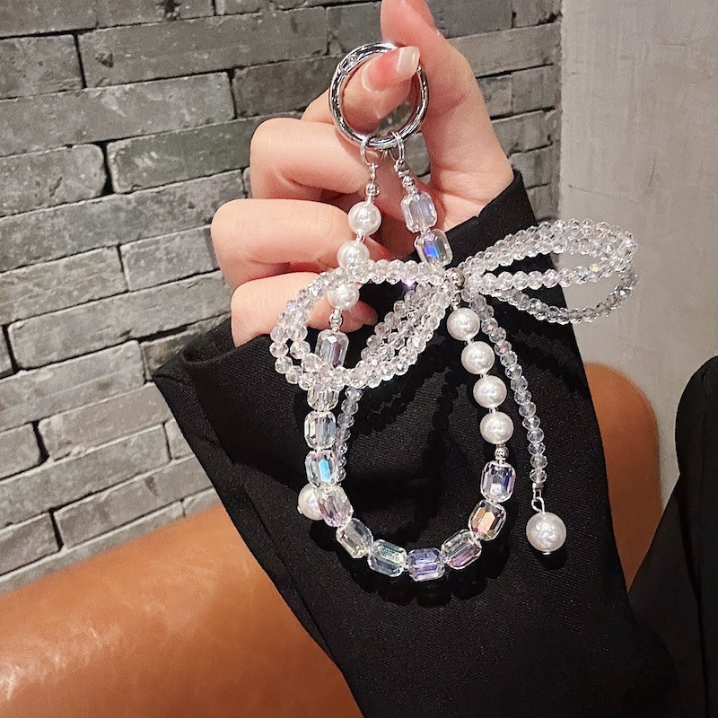 Boutique hecho a mano de alta gama para teléfono móvil cadena corta ins perla mariposa cordón de teléfono móvil de moda colgante de mensajero corto