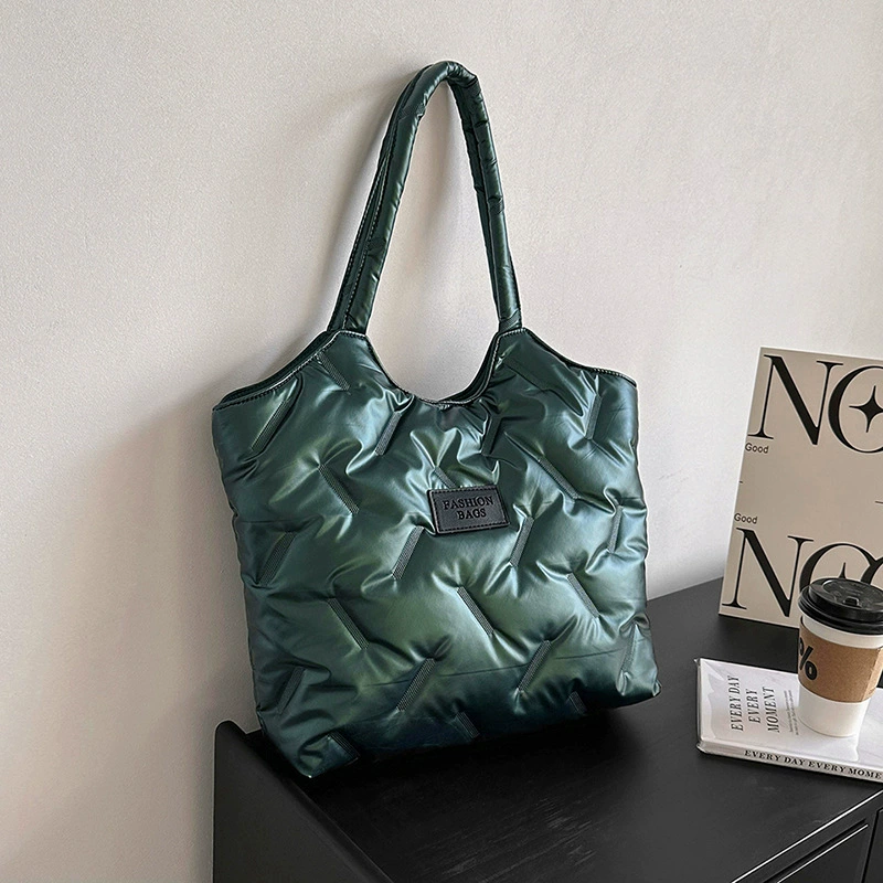 Capacious underarm bag with diamond pattern, shoulder bag, one-shoulder bag with down