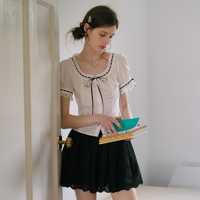 【Jomi】White High-End Sweet French-Style Shirt with Lace Trim and Contrasting Bow Tie for Women in Summer