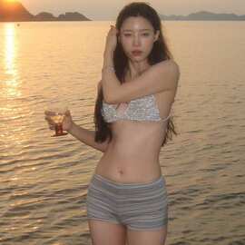 2025辣妹比基尼纯欲泳衣女高级感分体平角性感泳衣ins风泳装温泉
