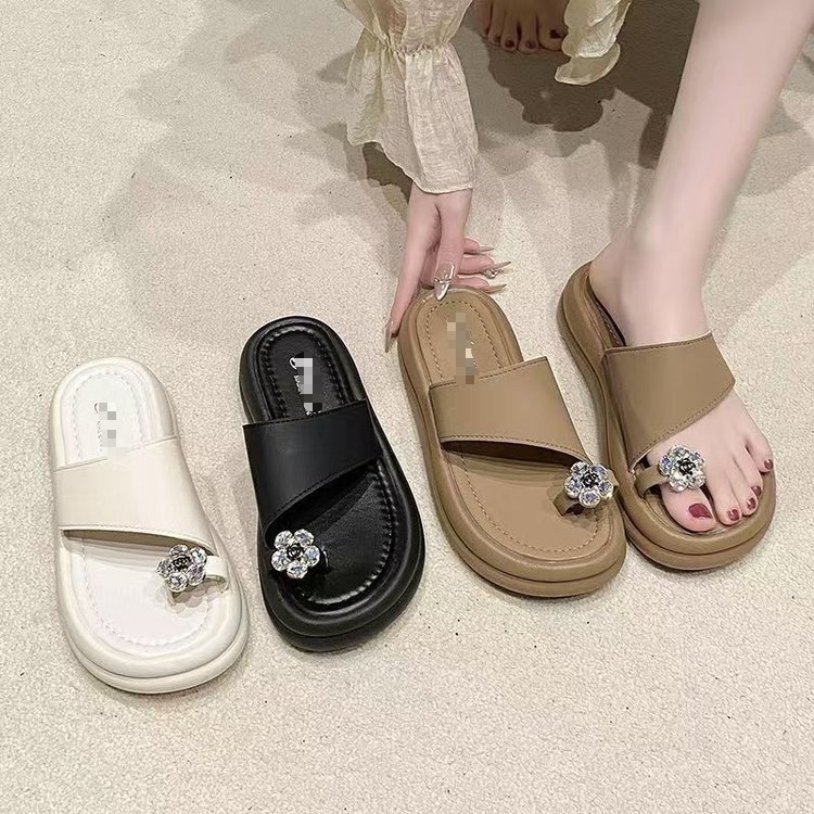 2026 verano nuevo estilo simple de moda de vacaciones de hadas sandalias de playa de viento de dedos de los dedos para usar zapatillas frías para mujeres