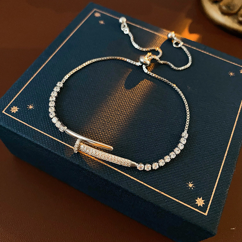 Pulsera sonriente con costuras de circón galvanizado en oro real Pulsera coreana de lujo ligero de alta gama Moda y temperamento simple Joyas femeninas