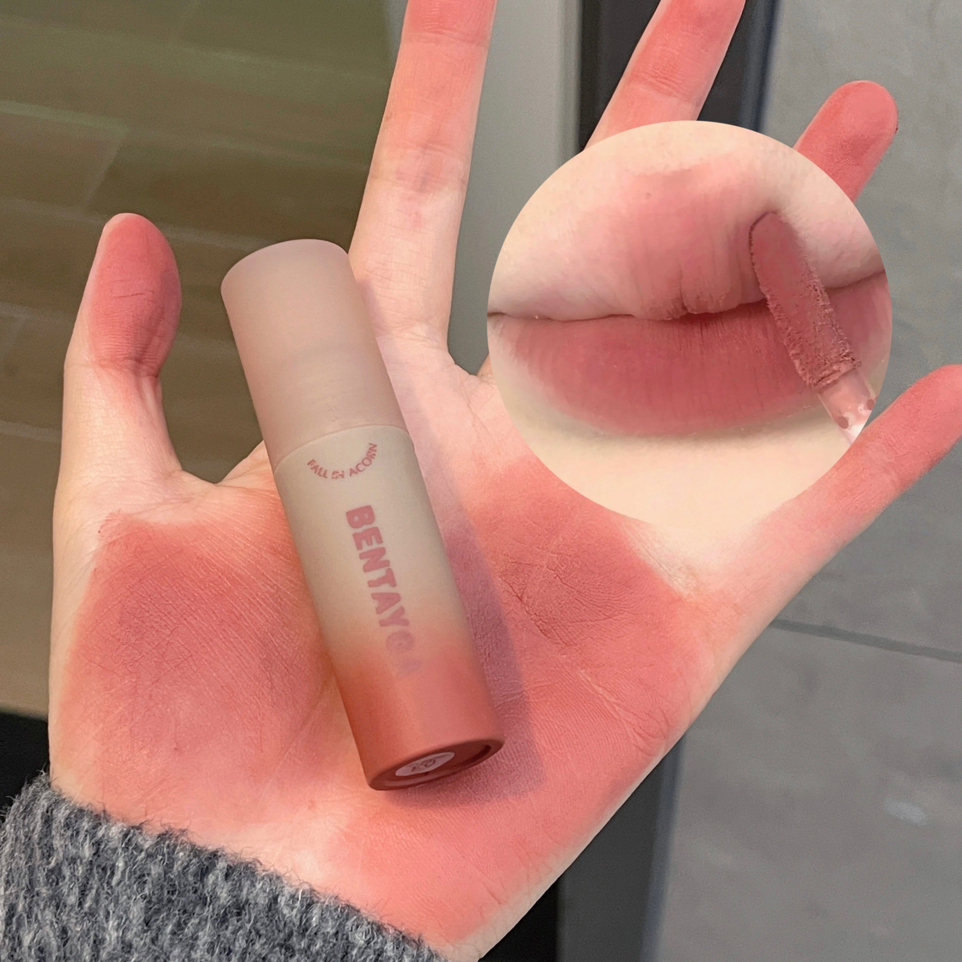 Autumn is in the air~ Matte velvet lip gloss in gray-pink tones, non-sticky, perfect for student live streaming and cross-border wholesale.