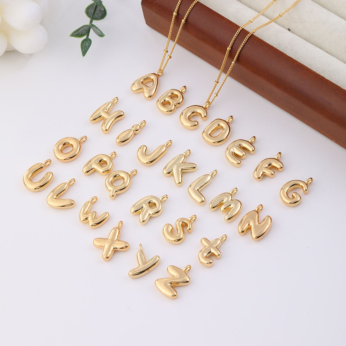 Transfronterizo Amazon venta caliente cobre chapado 18k oro real 26 letras inglesas collar colgante linda cadena de clavícula hip-hop