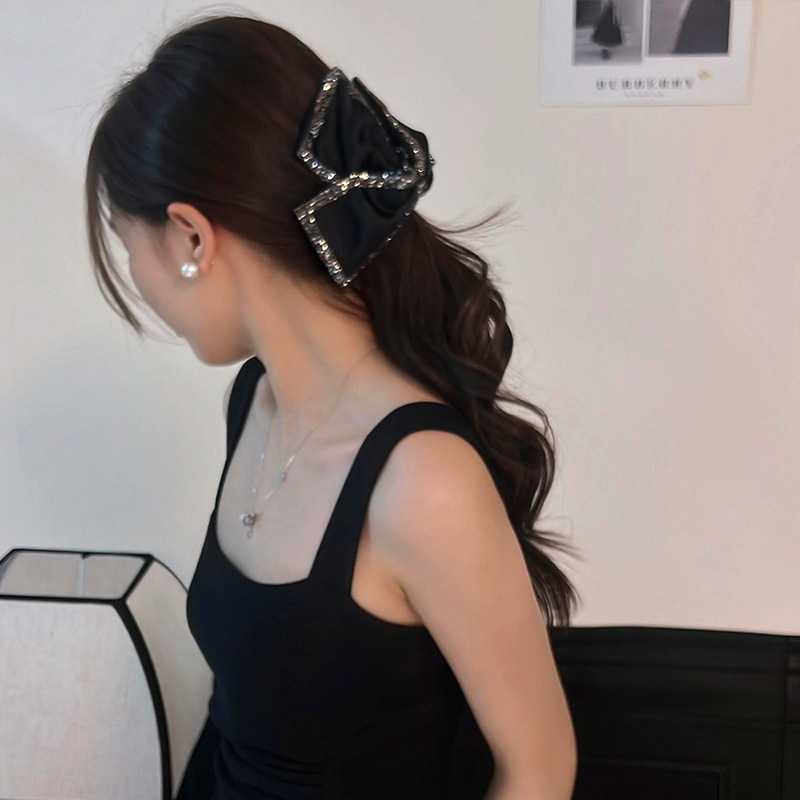 法式赫本风三角抓夹女高级感2025新款气质时尚鲨鱼夹女后脑勺发夹|undefined