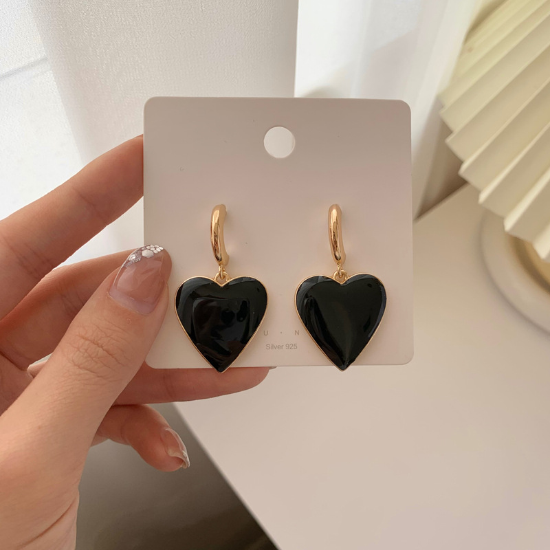 1 Pair Retro Heart Shape Alloy Women's Earrings display picture 2